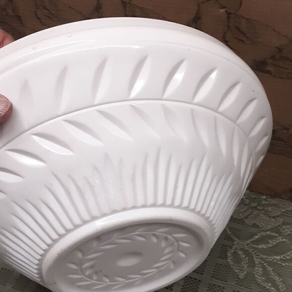 VINTAGE INDIANA GLASS White Milk Glass Laurel large Serving Bowl farmhouse MCM - Picture 3 of 6